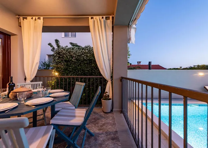 Antea Zadarvillas וילה *