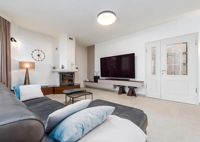 Antea Zadarvillas וילה *